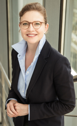 Dr. Christiane Wiegand Dr. Christiane Wiegand